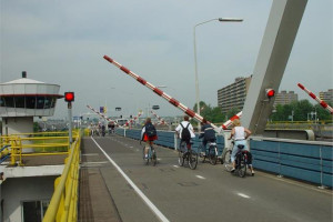 PvdA wil het fietsverkeer over de Algerabrug stimuleren